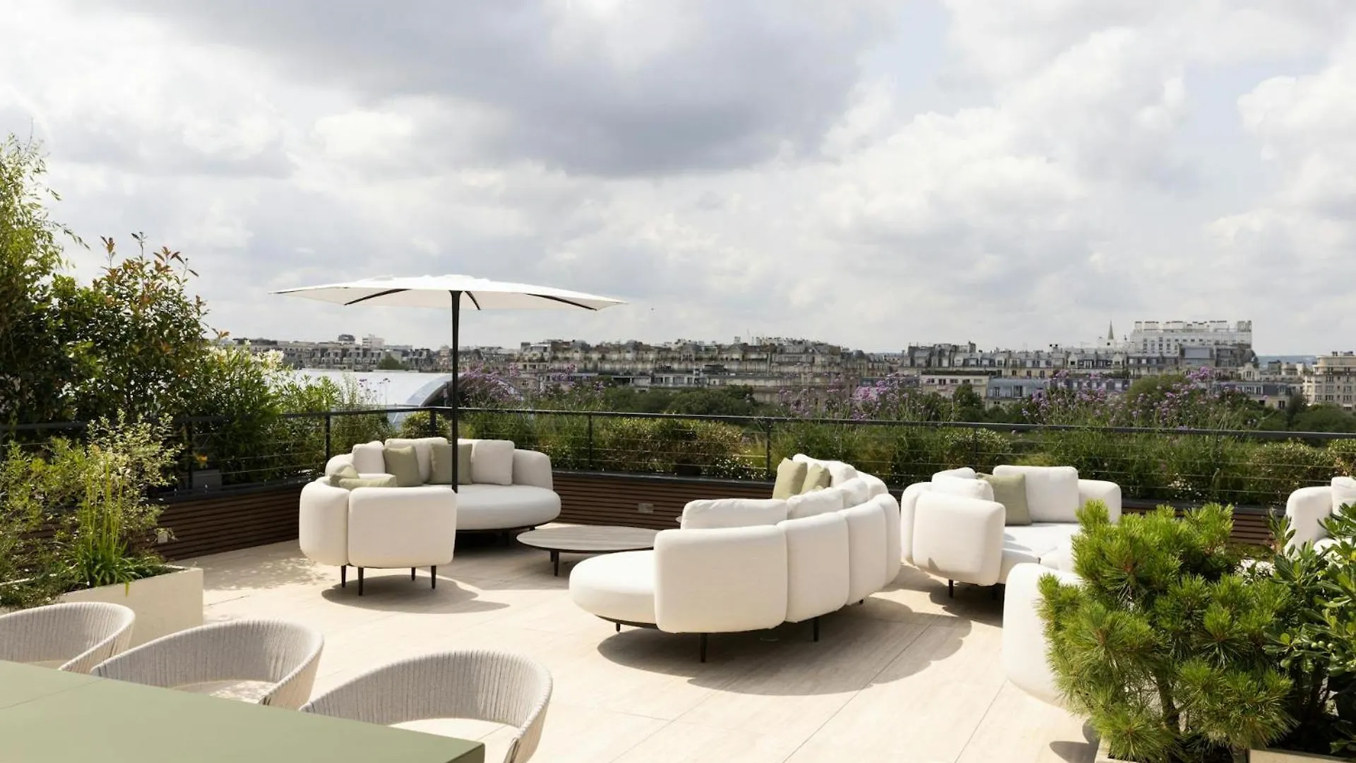 Luxury With Eiffel Tower View Apartment Paris