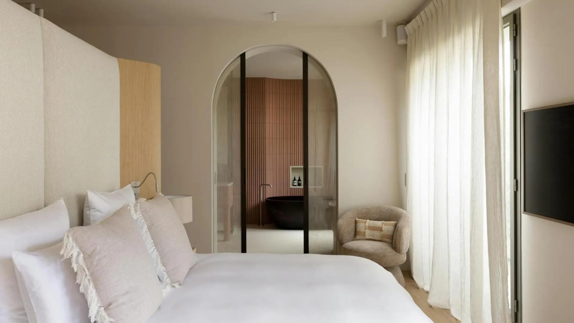 Luxury With Eiffel Tower View