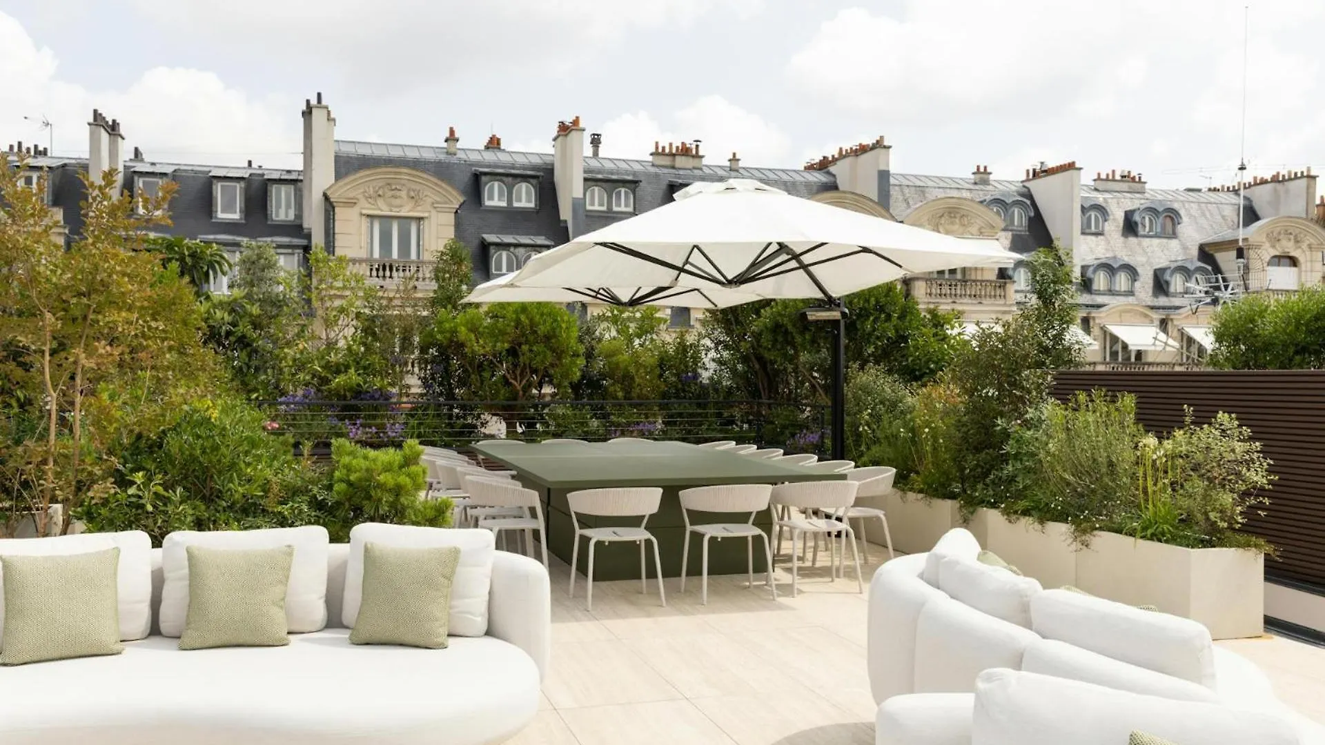 Luxury With Eiffel Tower View Paris